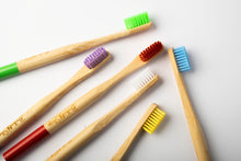 Carica l'immagine nel visualizzatore di Gallery, Set Bambù Cura dei Denti: 6 Spazzolini da Denti con Filo Interdentale