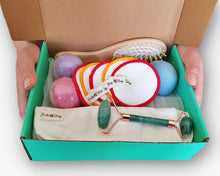 Load image into Gallery viewer, Set Cura del Viso: Jade Roller, Spazzola, 5 Dischetti Struccanti Lavabili, Spugna Konjac + Asciugamano e 2 Bombe da Bagno IN OMAGGIO SCONTATO DEL 30%
