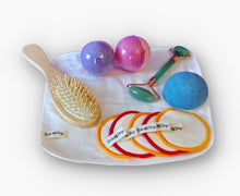 Load image into Gallery viewer, Set Cura del Viso: Jade Roller, Spazzola, 5 Dischetti Struccanti Lavabili, Spugna Konjac + Asciugamano e 2 Bombe da Bagno IN OMAGGIO SCONTATO DEL 30%
